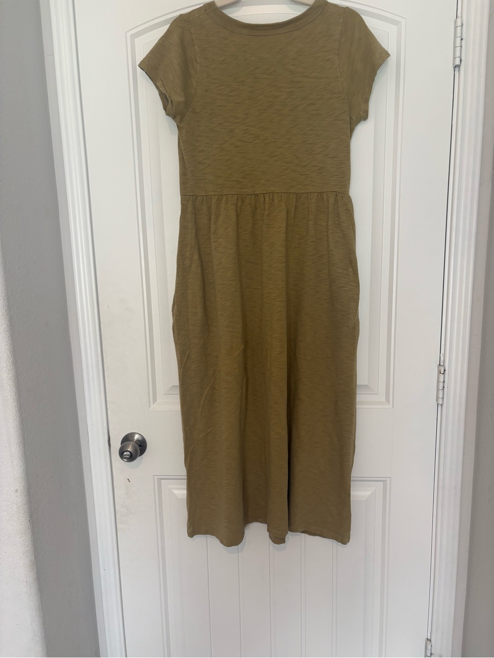 Universal Thread Olive Green Midi T-Shirt Dress - Picture 2 of 4